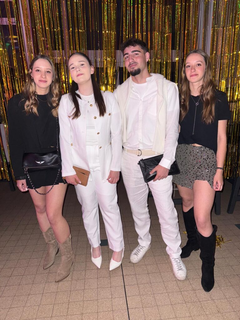 Tapis rouge pour les Terminales : une soirée de gala inoubliable au lycée Saint-Bénigne 3 bal promo 2025 2
