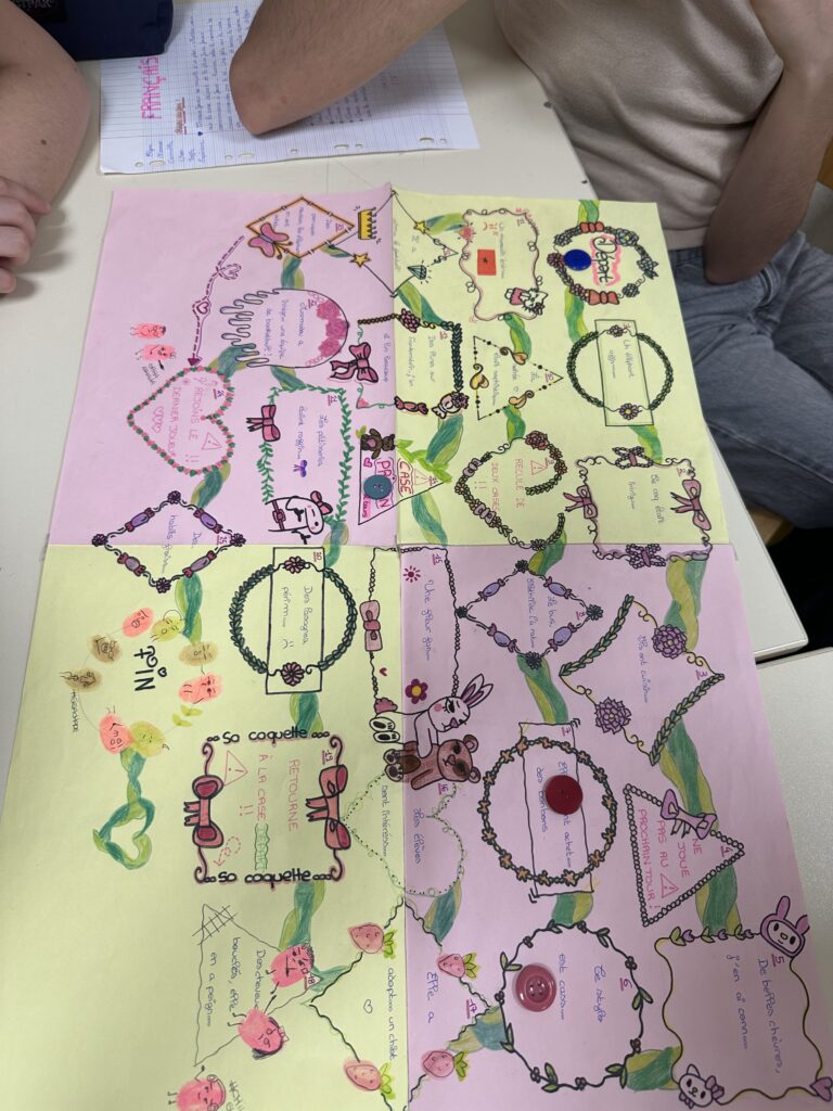 Apprendre en s’amusant : les élèves de 4e créent des jeux de plateau sur les accords du participe passé 4 jeu theatre college 4