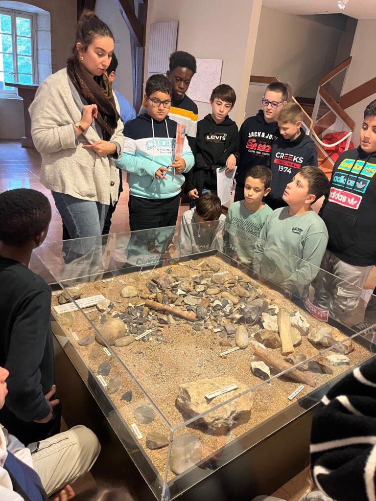 Voyage en Préhistoire : nos élèves de 6e explorent le musée archéologique de Dijon 2 musee prehistoire college 3