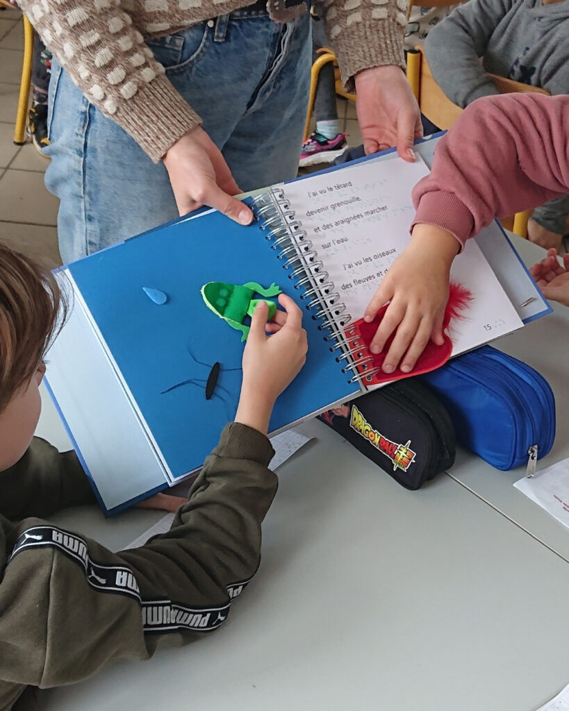 Les élèves de CE1A qui ont conceptualisé le livre tactile.